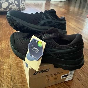 Women’s ASICS Gel-Contend 7, size 6.5 W Black.